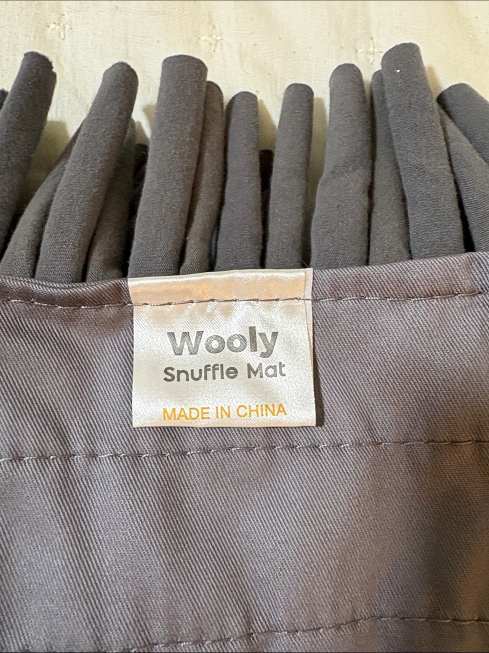 Wooly snuffle dog feeding mat
